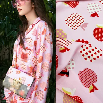 A primavera e o Verão cor-de-Rosa Bonito da Apple Imitação de Seda Cetim Stretch Roupas Pijama Camisas de Roupas Artesanais Tecidos para Vestuário de DIY
